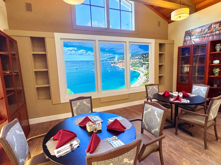 A LiquidView Panorama window in the memory care dining room at The Redwoods
